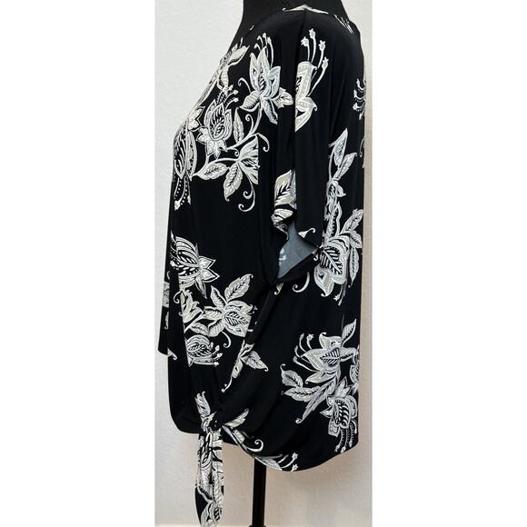 Chico's Black Floral Side Tie Short Sleeve Blouse Size 2 (Large) - Picture 2 of 4